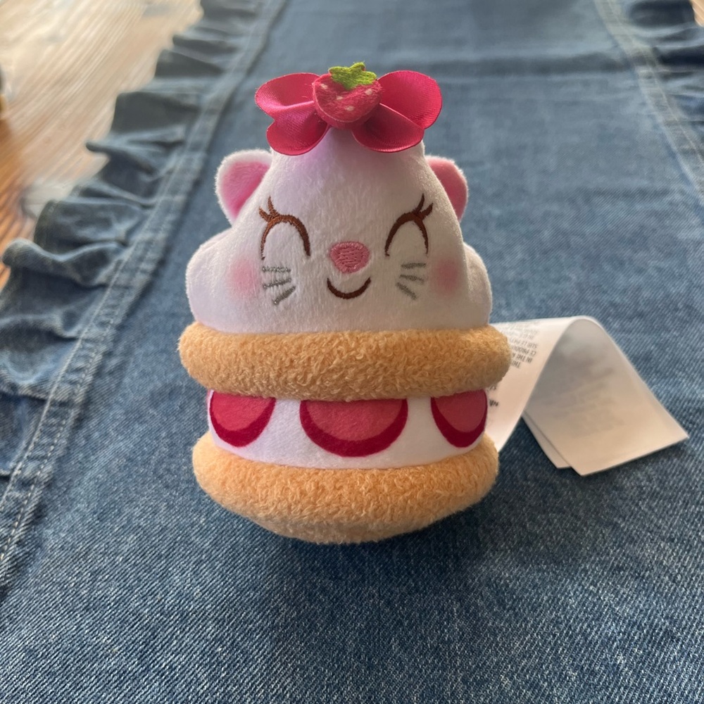 Disney Parks Munchling Baked Treats Marie